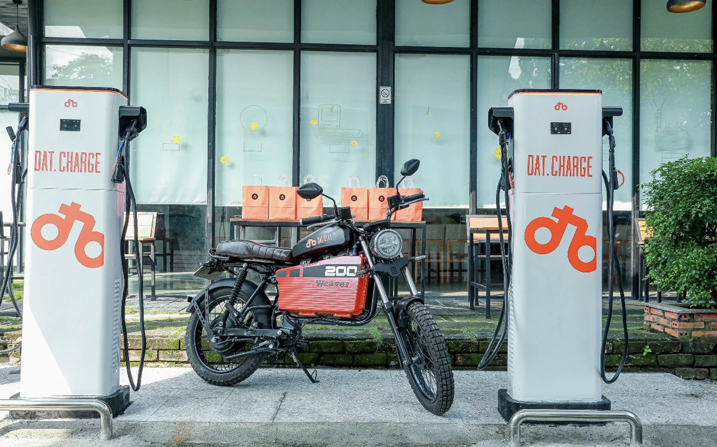 Dat Bike ERA: Khai tử 'cục sạc rời' để giải bài toán phổ cập xe điện