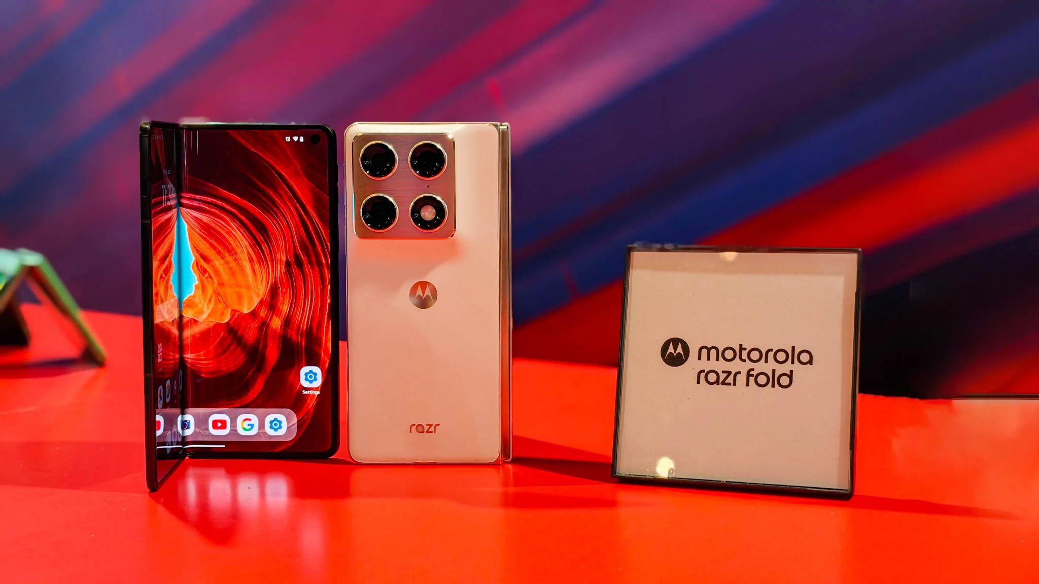Thách Thức Z Fold6, Motorola Rục Rịch Tung Smartphone Gập Ngang Razr Flex